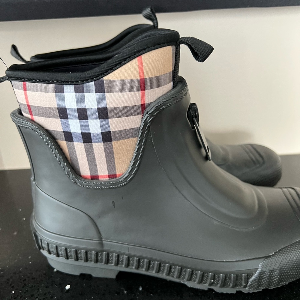 Burberry Women’s Rain boots Size 36 - Never Worn